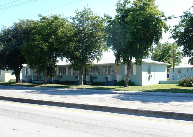 Flamingo Gardens - Flamingo Gardens Apartments