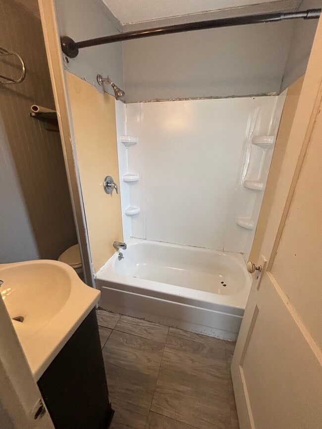 Photo - 127 W Jackson St