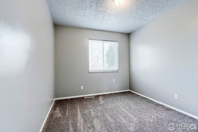 Building Photo - 2133 Wedgewood Ct Unit Bedroom #3 Rental