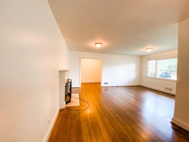 218 Malaga Ave