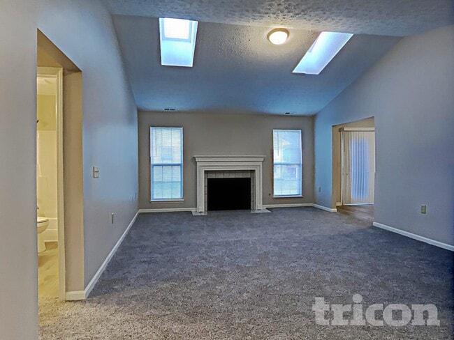Photo - 910 Claiborne Ln