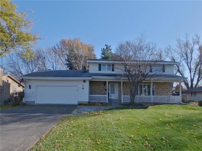 Building Photo - 931 Market St S