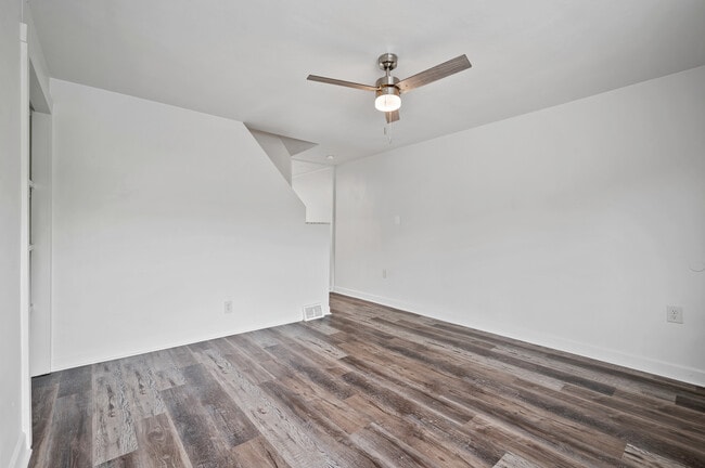 Photo - 5158 Gloster St