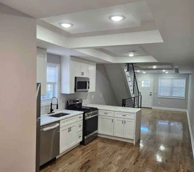 Photo - 115 Winslow Pl