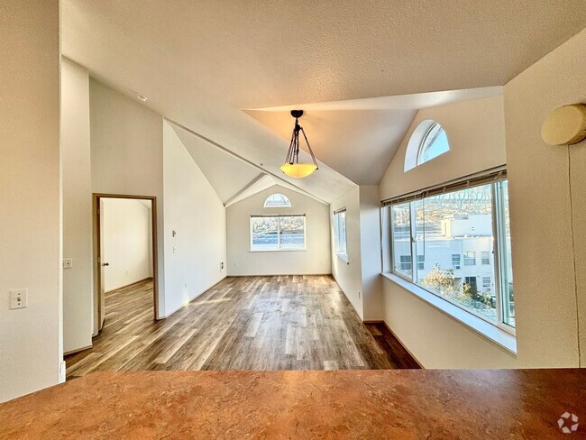 Building Photo - 3221 Franklin Ave E Unit D Rental