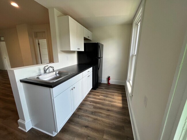 Photo - 57 Burke Ave Unidad #2