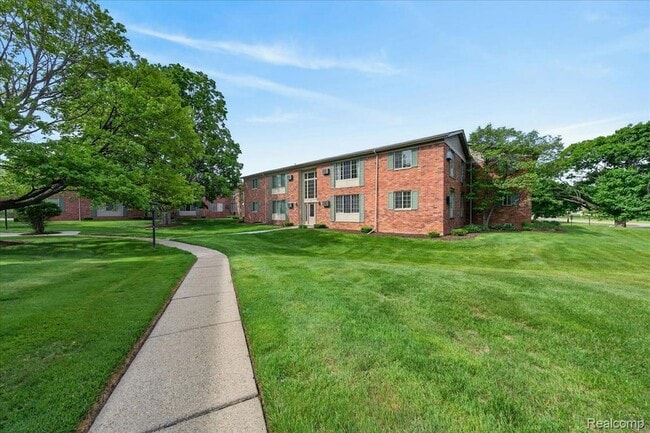 454 Romeo Rd Unit 226