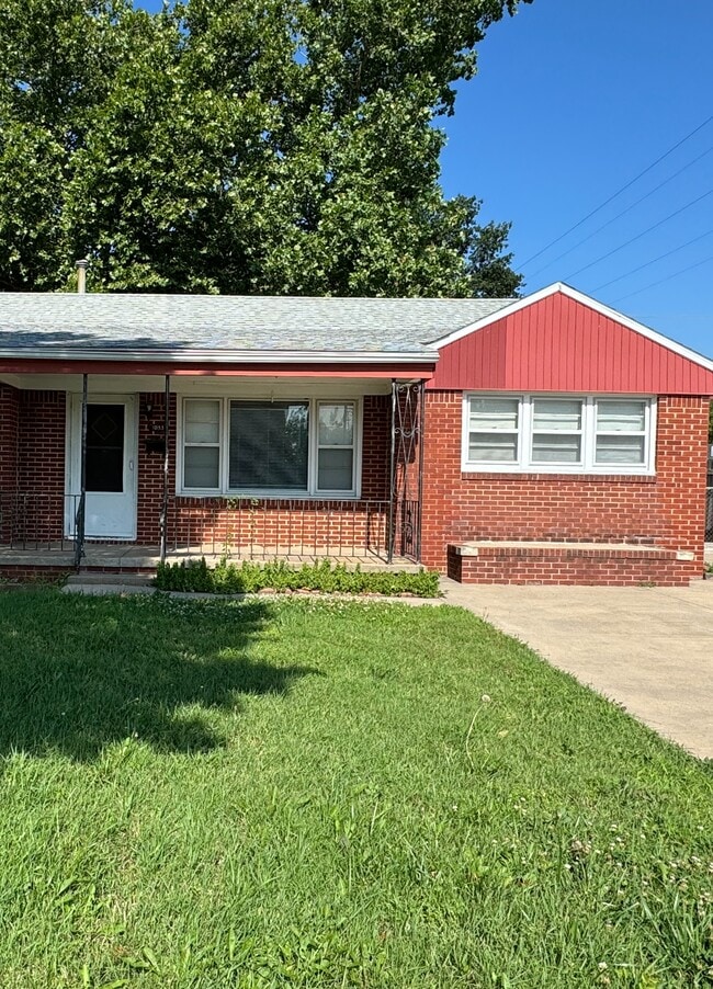 Building Photo - 1033 N Woodlawn Blvd Rental