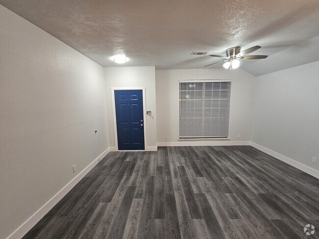 Building Photo - 919 Crestwood Dr Rental