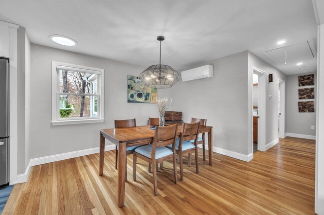 5 Meadow Ln