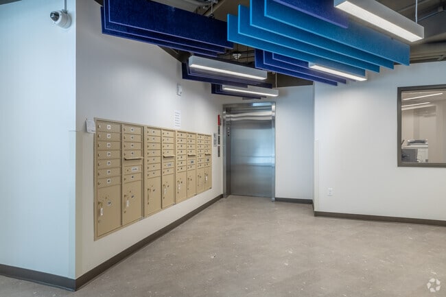 Mail / Elevator