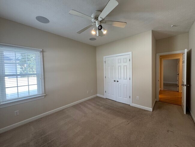 Photo - 329 Woodbrook Run