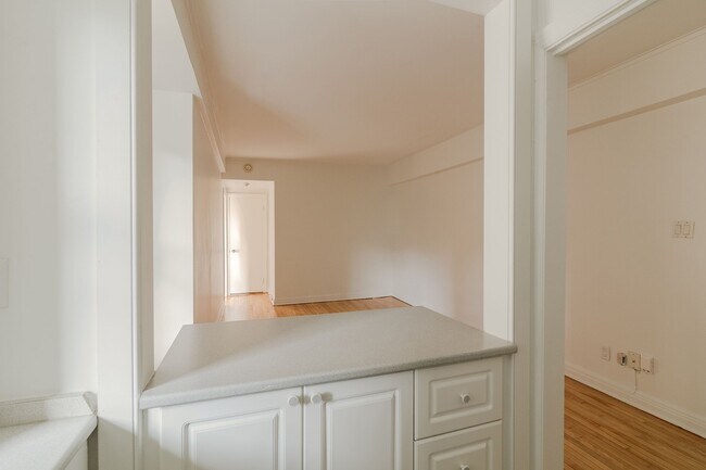 Photo - 10 Rosemount Unit 408