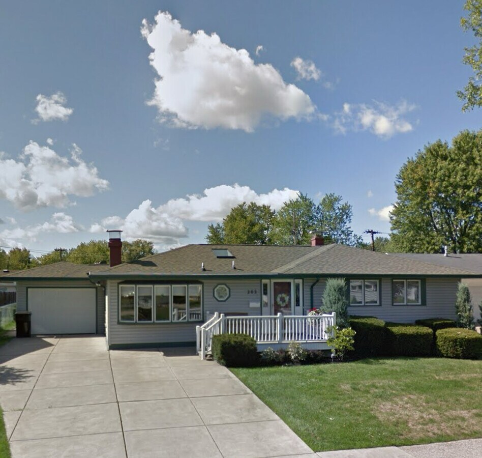 Photo - 202 Jamaica Rd House