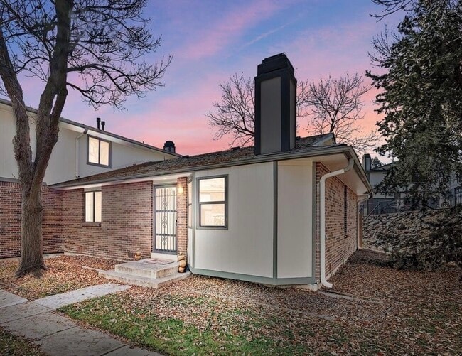 Building Photo - 1725 S Allison St