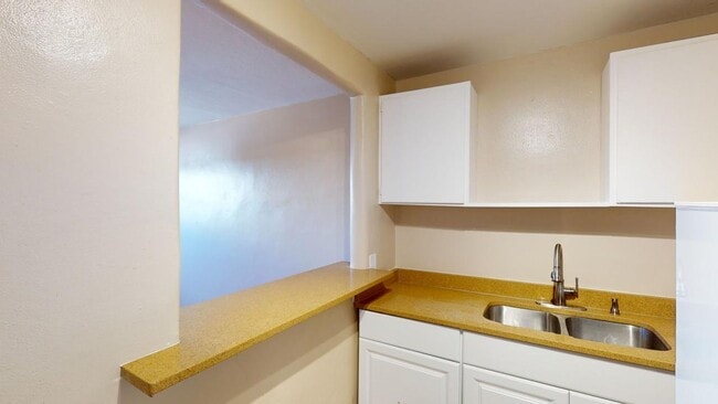 Photo - Centrally located studio apartment. Utilit... Unit 1450  4