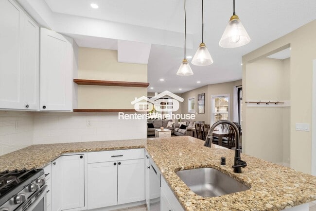 Photo - 206 Robie St E