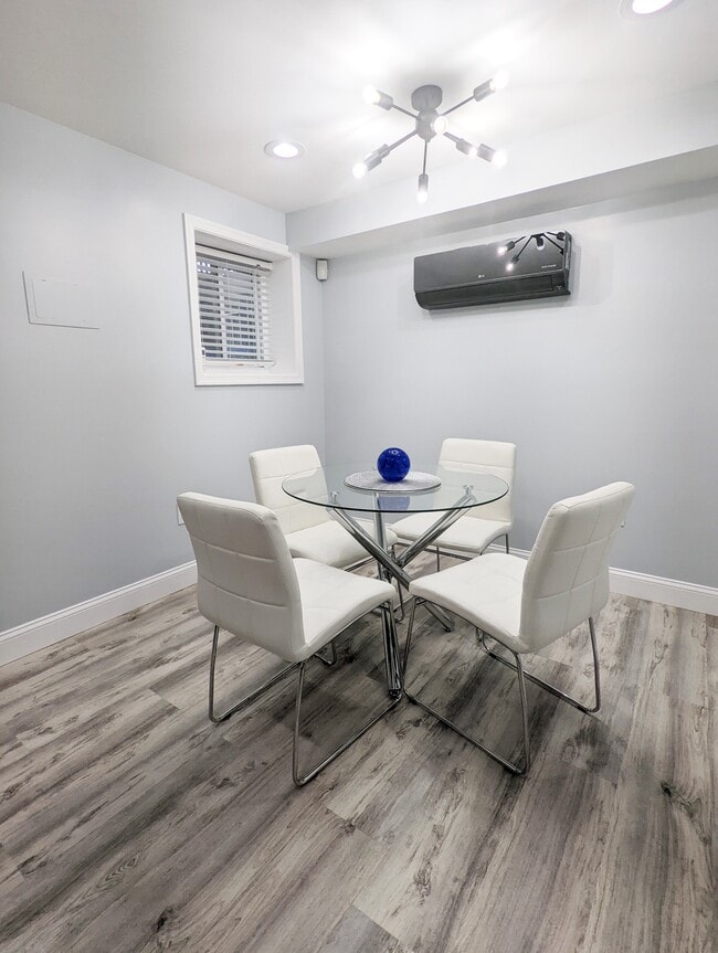 Dining + remote air & heat - 634 Rock Creek Church Rd NW Unit Grdn