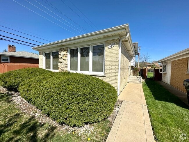 Building Photo - 933 N Western Ave Rental