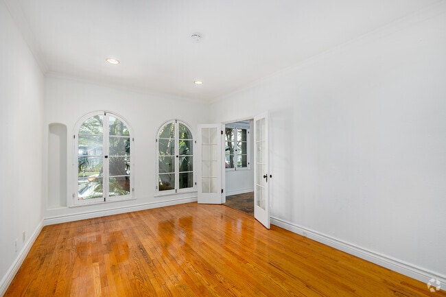 1BR, 1BA - 725SF - Living Room - 1147 6th St