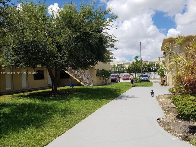 Photo - 4450 SW 67th Ave Unit Y