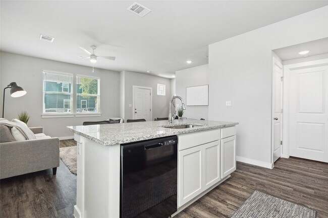 Photo - 520 Powell Dr