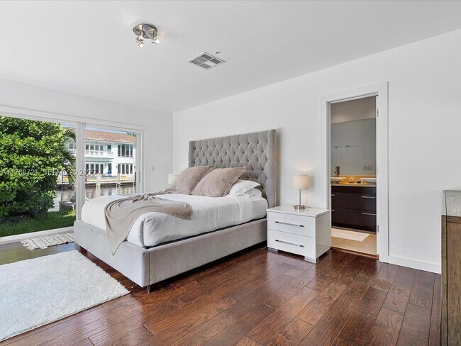 Photo - 16473 NE 31st Ave