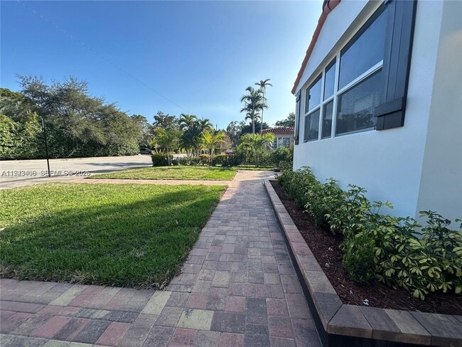 Photo - 510 Boabadilla St