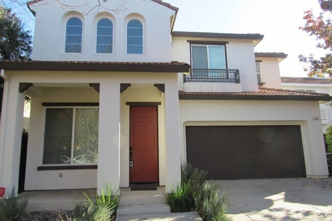 Building Photo - Gorgeous 4 Bed/3 Bath Mountain House Home ...