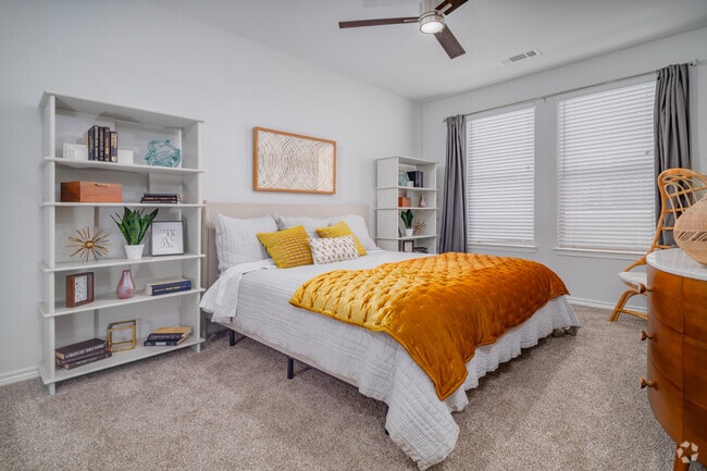 2BR, 2BA - 1085SF - Bedroom 1