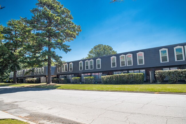Building Photo - Jefferson Court Rental