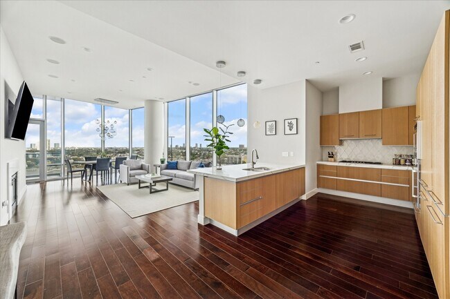 Photo - 2727 Kirby Dr Unit 12C