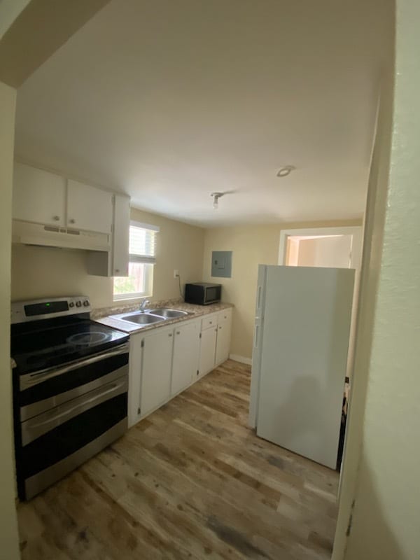 Kitchen - 2241 Gumwood Ave Unit A