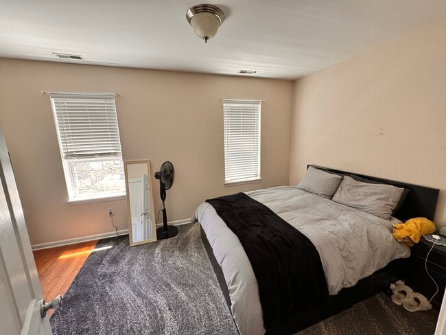 front BR - 827 Reed St Unit 3rd Floor