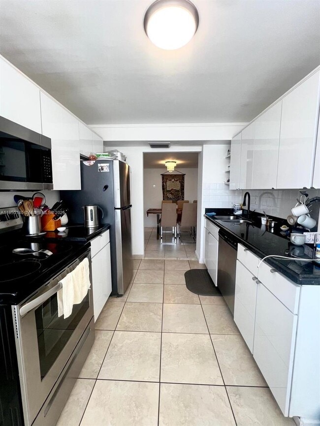 Building Photo - 100 Golden Isles Dr Unit 406 Rental