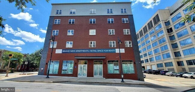 Building Photo - 1923 Ashland Ave Unit 504