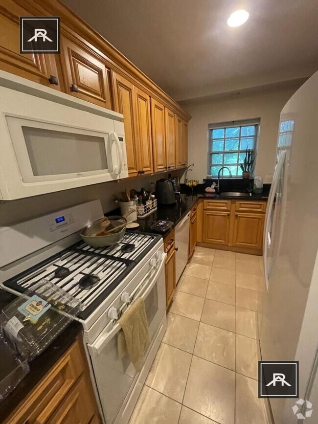 Building Photo - 2 bedroom in Brighton MA 02135 Unit 1 Rental