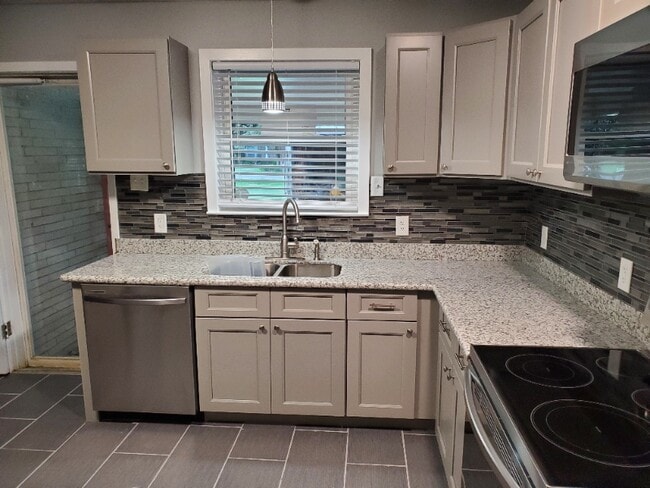 Photo - 604 Maple St