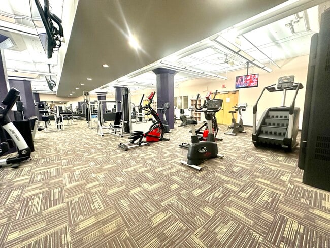 24/7 Fitness Center