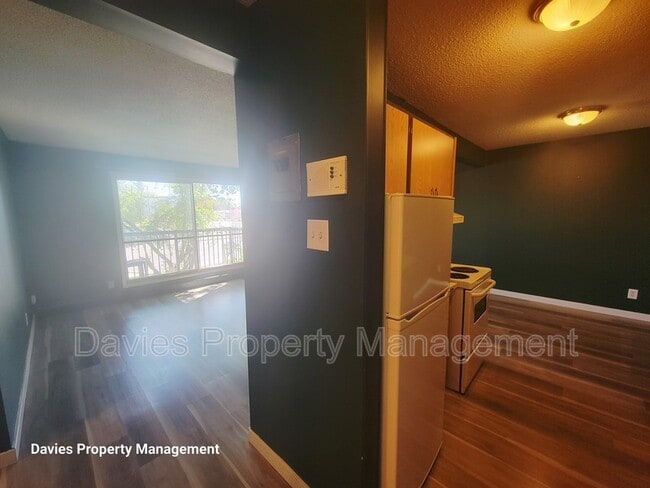 Photo - 10140-10156 156 St NW Unit Christina Manor
