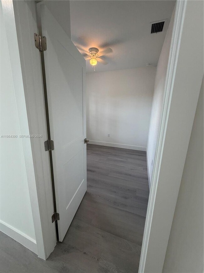 Photo - 723 Ivan Ave S Unidad 723