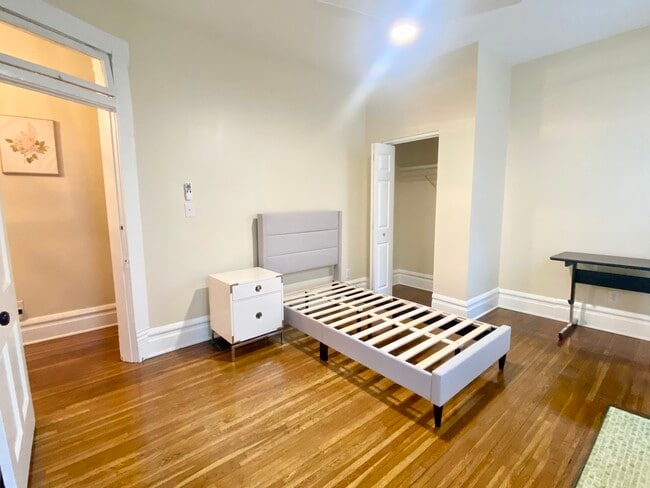 Building Photo - 1372 Neil Ave Unit A