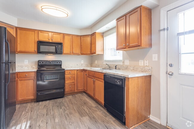 2HAB,1,5BA,-1200SF - Maple Bay Apartment Townhomes