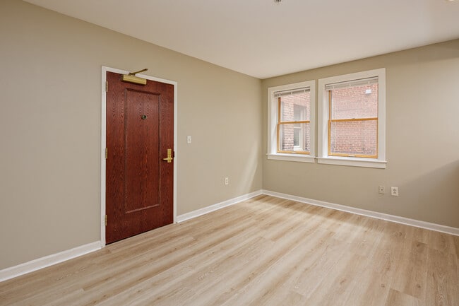 Photo - Astor Court Apartments