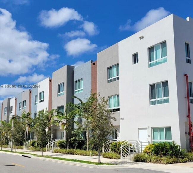 2561 NE 193rd St Unit 1208