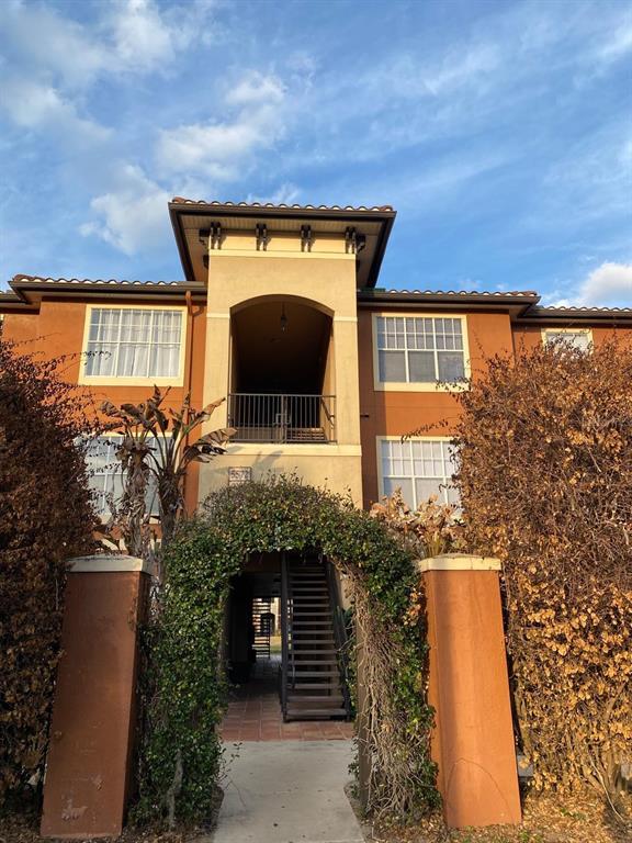 Building Photo - 5572 Metrowest Blvd Unit 20