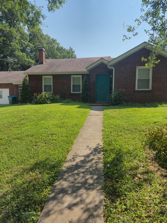 Building Photo - 1 Woodside Dr Rental