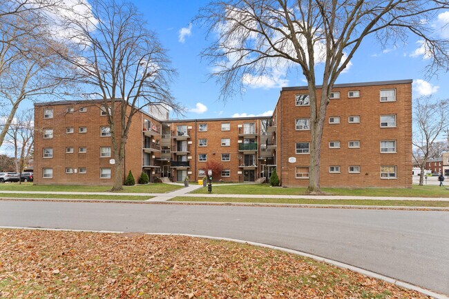 Photo - Randal Court