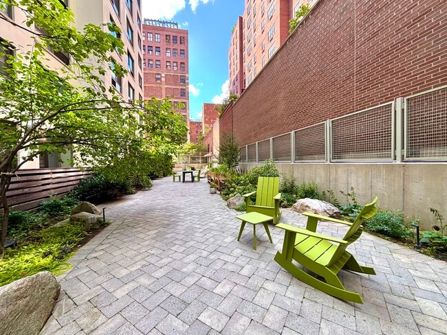 Photo - 535 W 52nd St Unit 7i