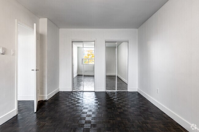2BR, 1BA - 982SF - Primary Bedroom